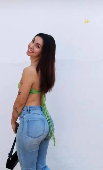 Cómo ven a esta morra con culito traga verga 😋 cover image