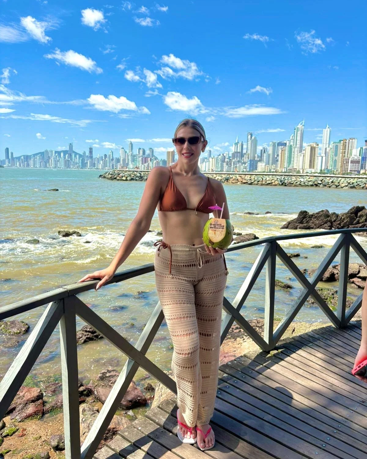 Loira branquinha deliciosa, o que ela merece? comentem bastante... image 10