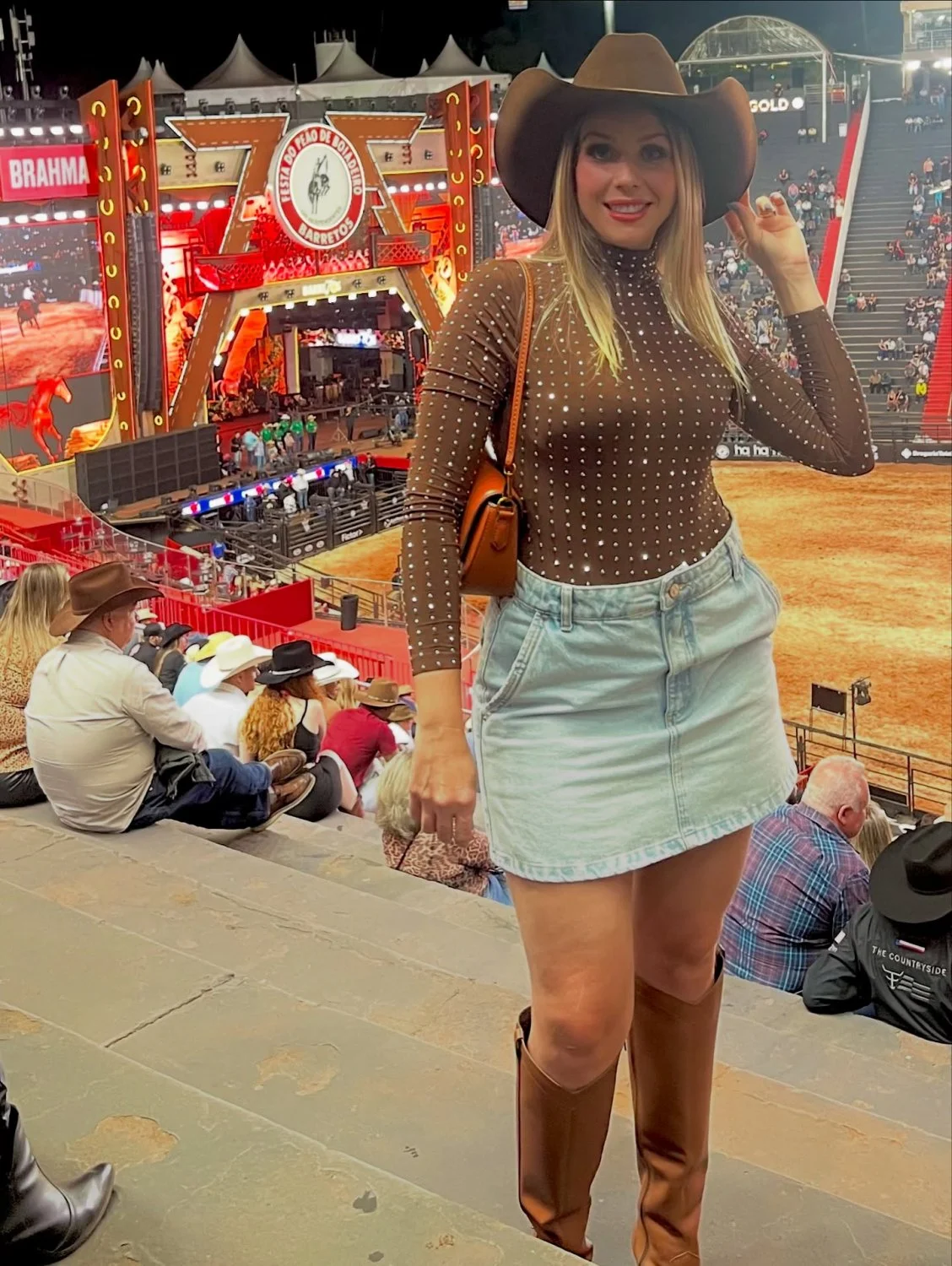 Loira branquinha deliciosa, o que ela merece? comentem bastante... image 3