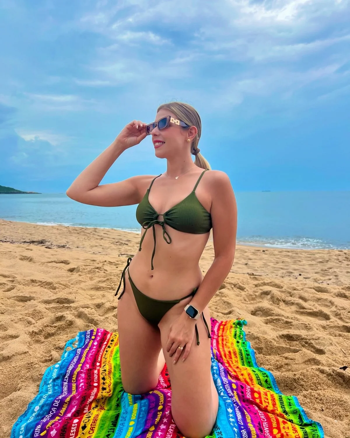 Loira branquinha deliciosa, o que ela merece? comentem bastante... image 8