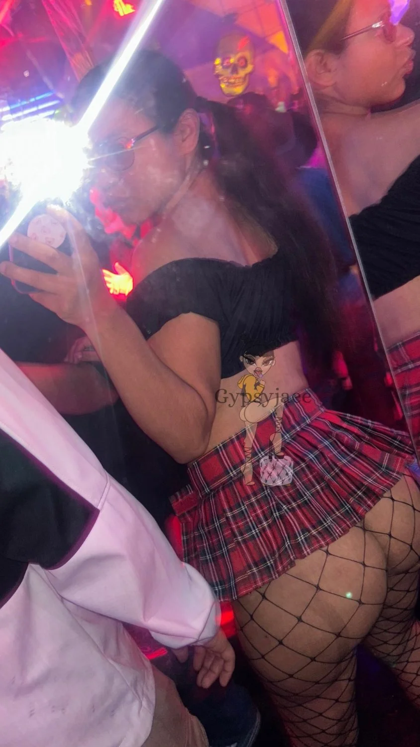 Phat Booty Gypsy Bitch image 3