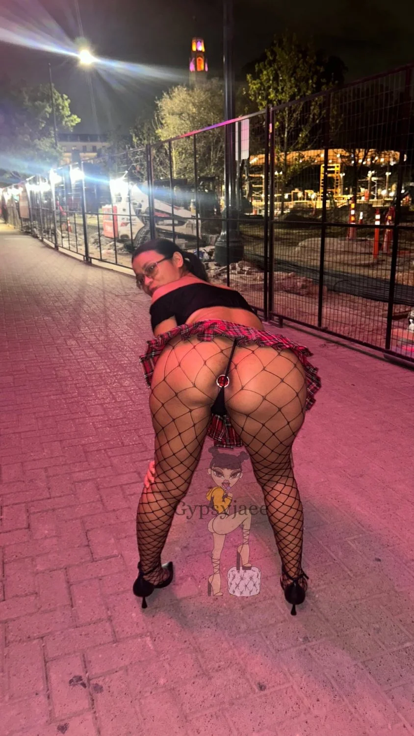 Phat Booty Gypsy Bitch image 5