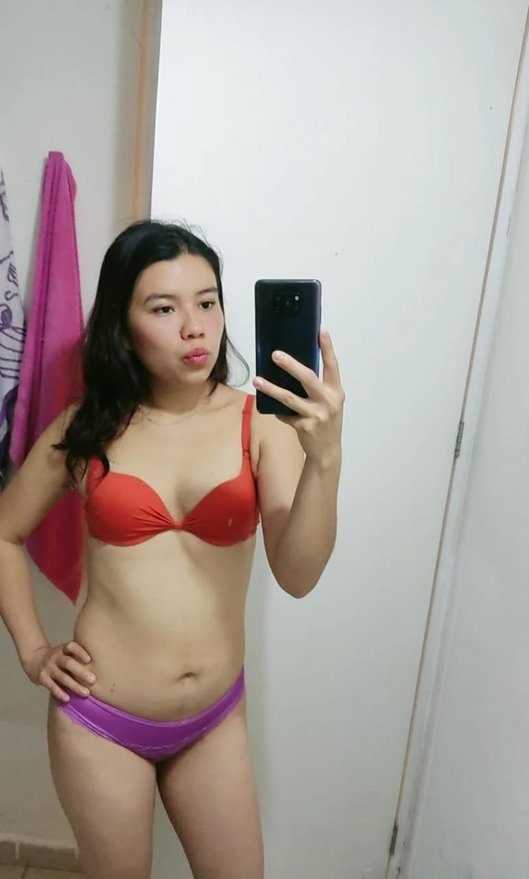 Cornudo le gusta que se la jalen viendo las fotos de su novia image 12