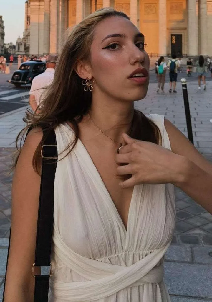 Chloe Craves A Fat Cock In Her Ass main image