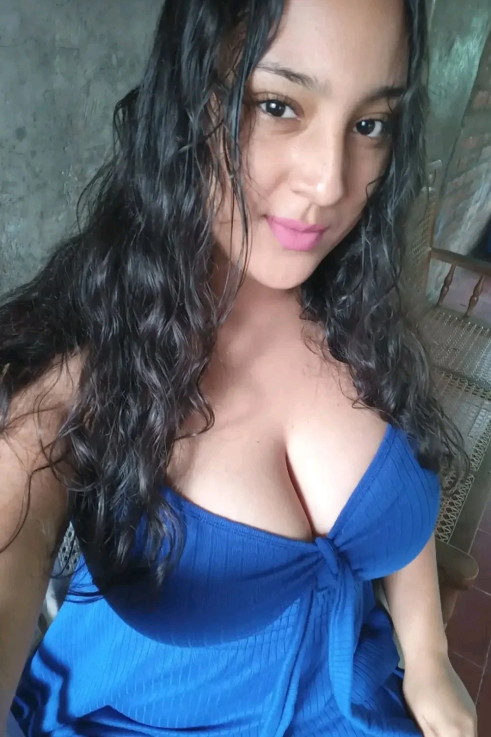 Que enormes teras se carga esta putita morenita🙈😋😋😋 main image