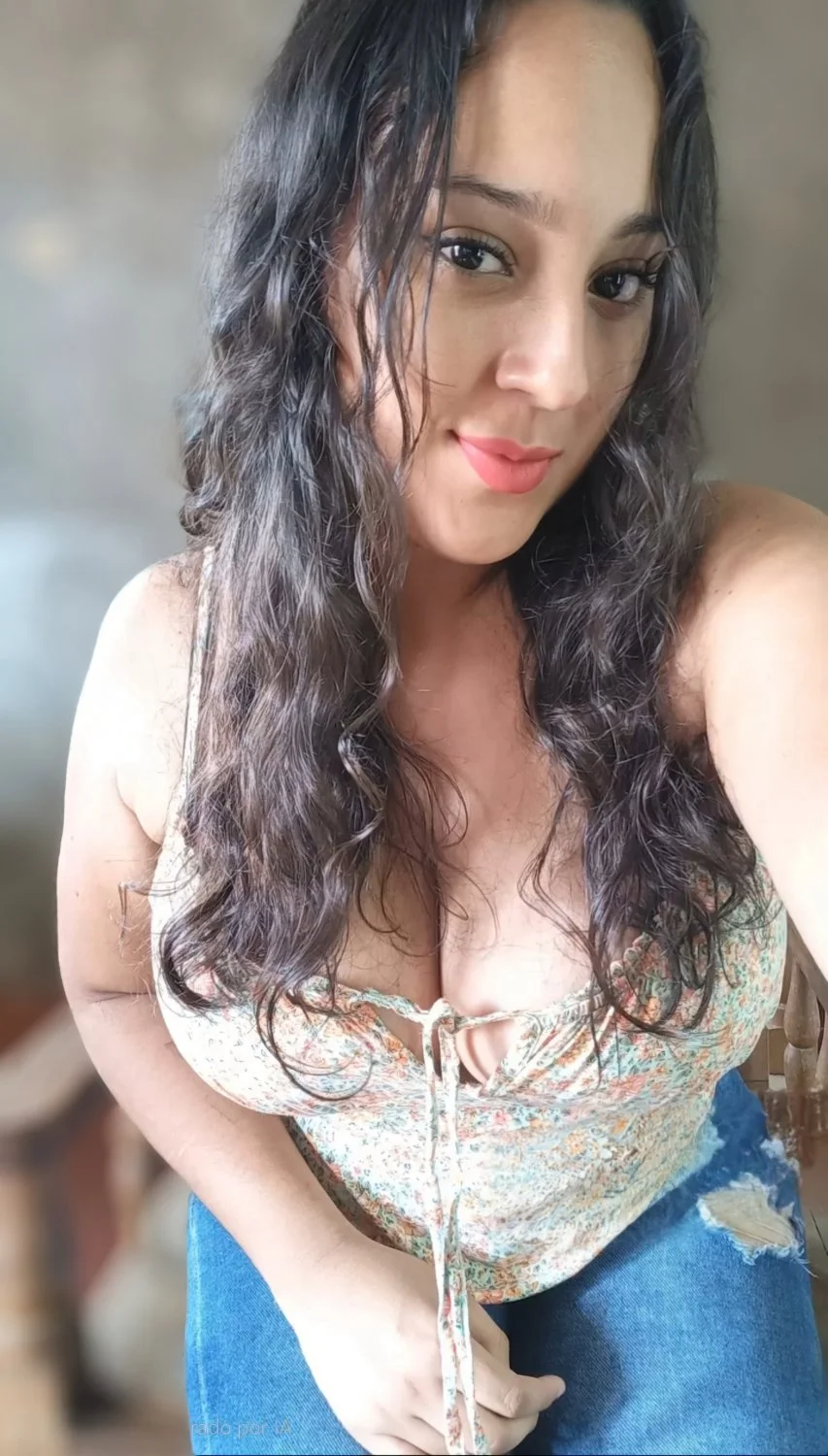 Que enormes teras se carga esta putita morenita🙈😋😋😋 image 10