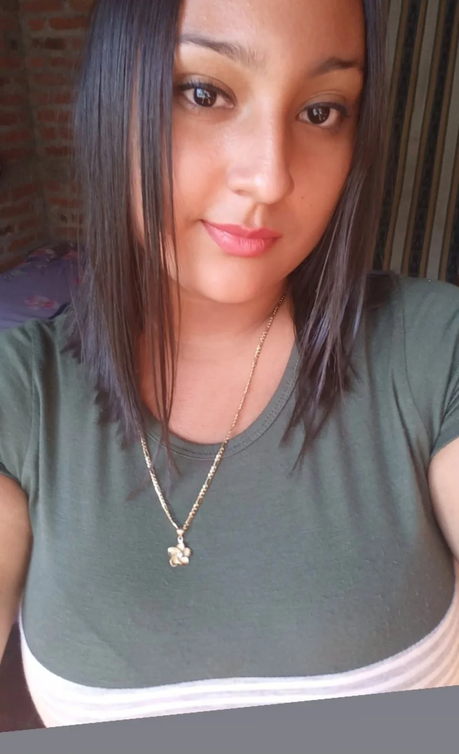 Que enormes teras se carga esta putita morenita🙈😋😋😋 image 11