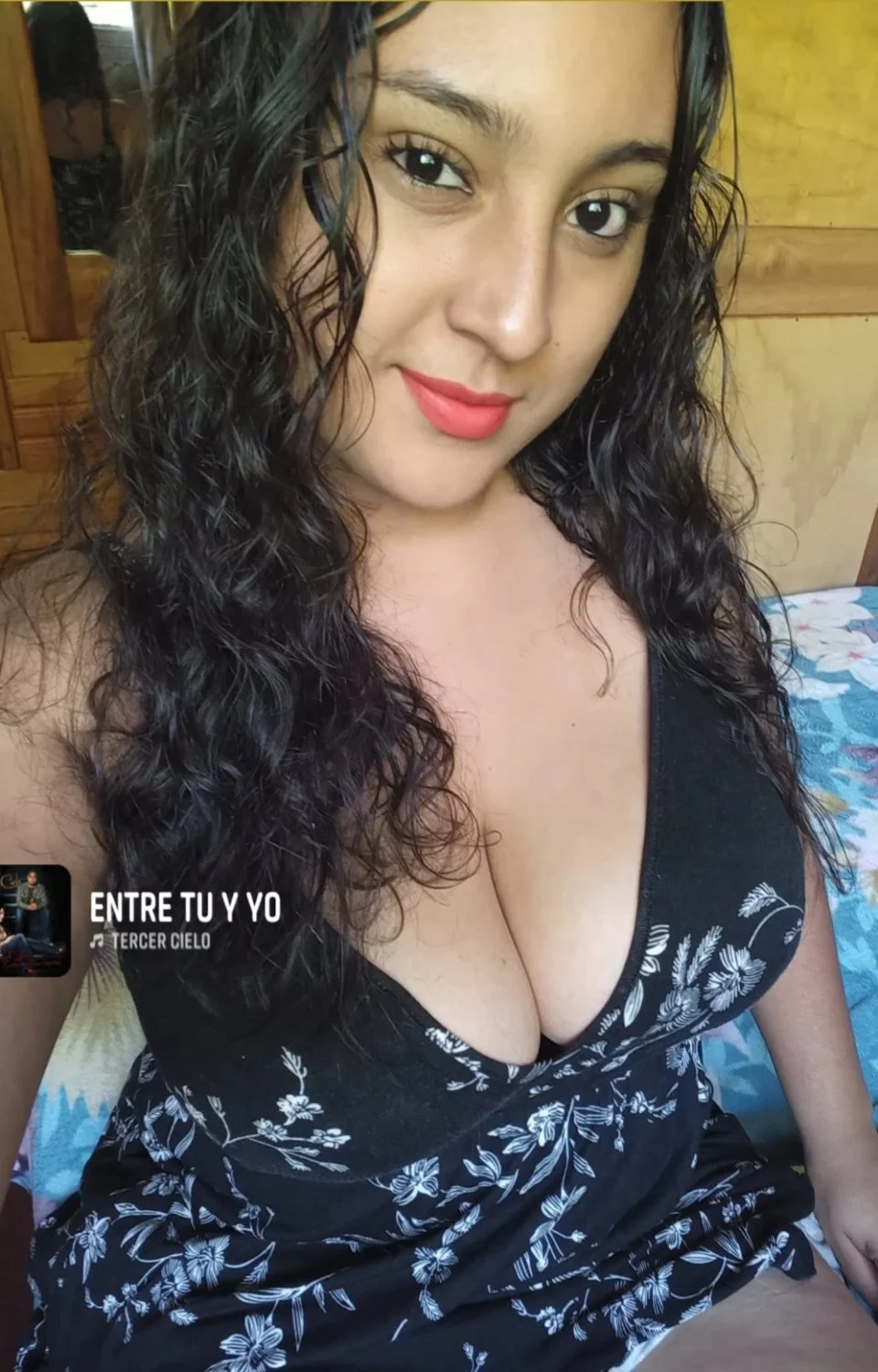 Que enormes teras se carga esta putita morenita🙈😋😋😋 image 13