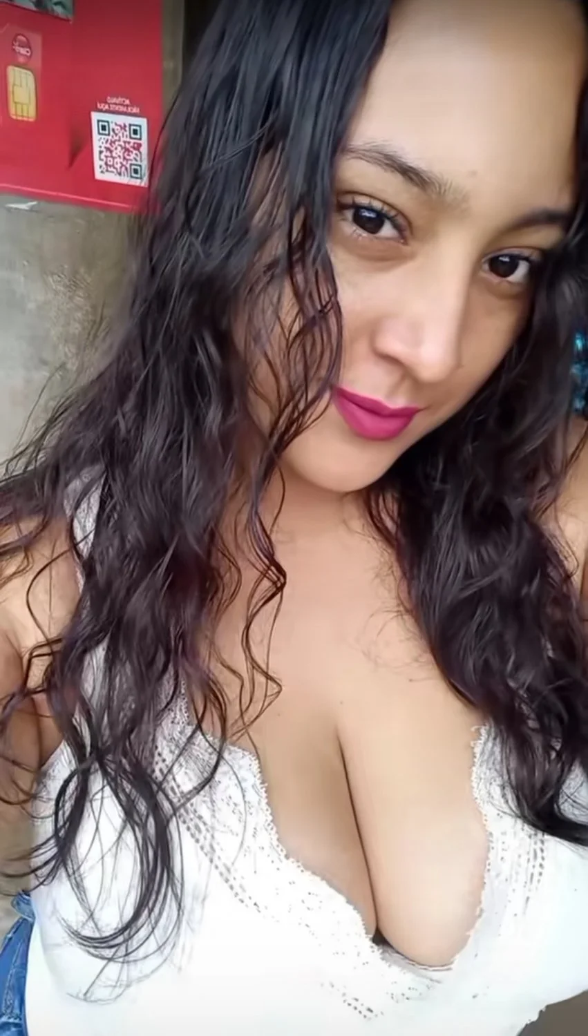 Que enormes teras se carga esta putita morenita🙈😋😋😋 image 14