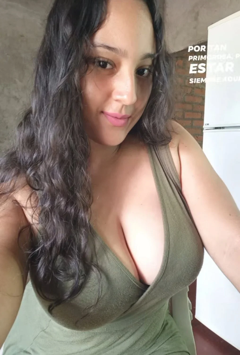 Que enormes teras se carga esta putita morenita🙈😋😋😋 image 2