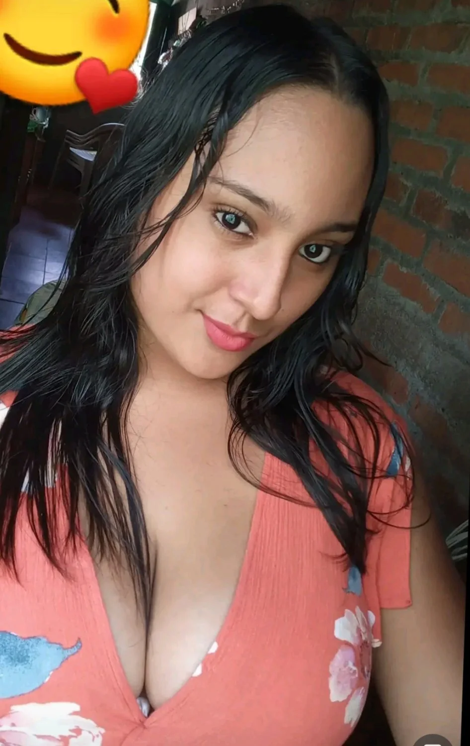 Que enormes teras se carga esta putita morenita🙈😋😋😋 image 21