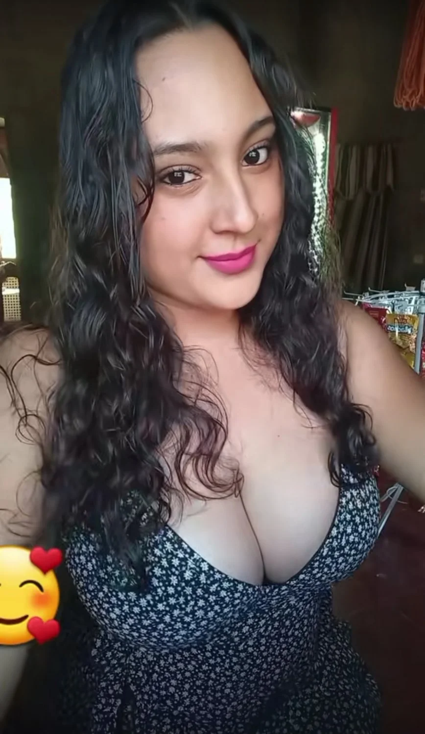 Que enormes teras se carga esta putita morenita🙈😋😋😋 image 26
