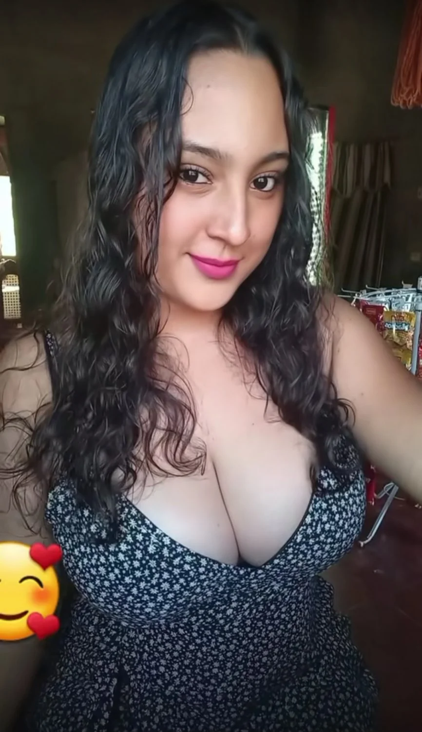 Que enormes teras se carga esta putita morenita🙈😋😋😋 image 30