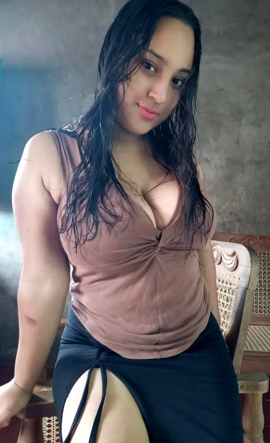 Que enormes teras se carga esta putita morenita🙈😋😋😋 image 7