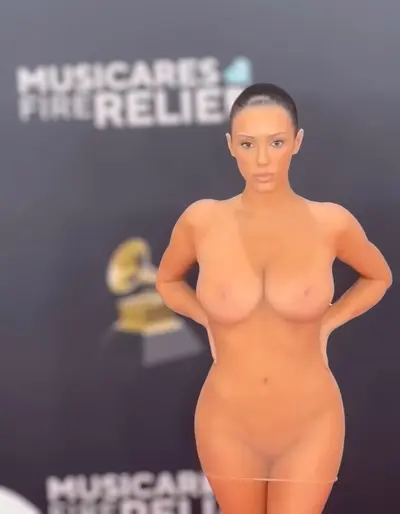 Vazou Kanye West Exibindo Esposa no Grammy cover image