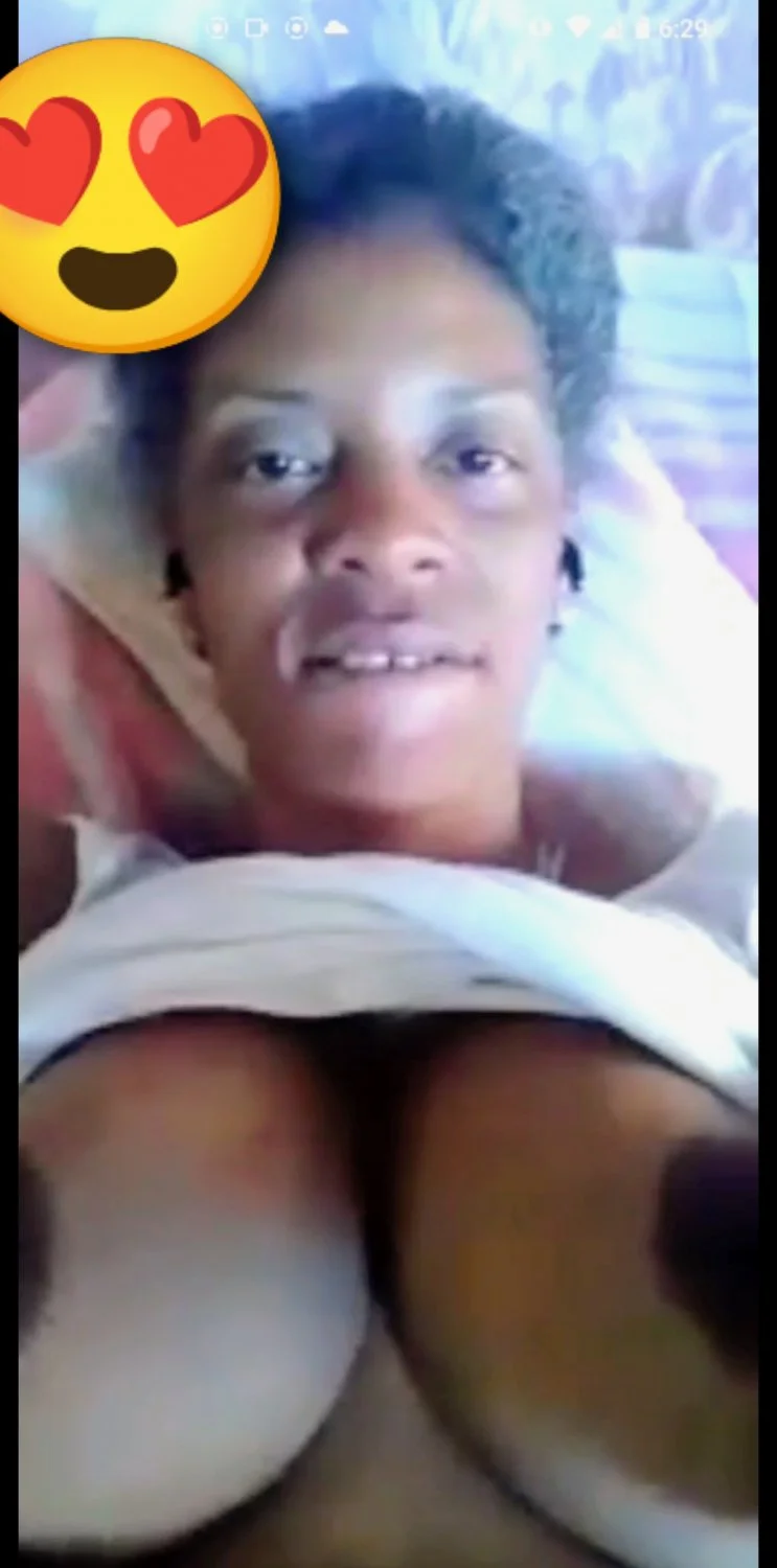 BESOS PAPIS PARA QUE DE MASTURBEN RICO Y ME LLENEN DE LECHITA MIS TETAS image 5