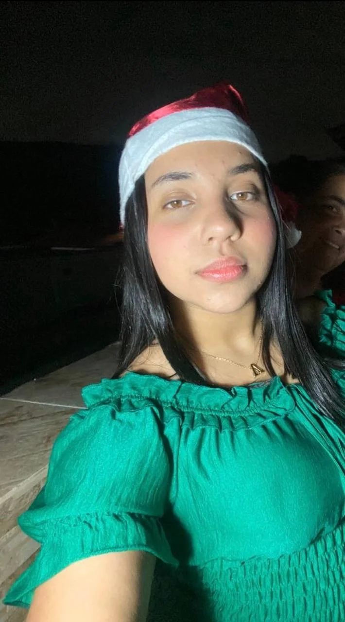 Alexandra Puta Cavala de um amigo image 18