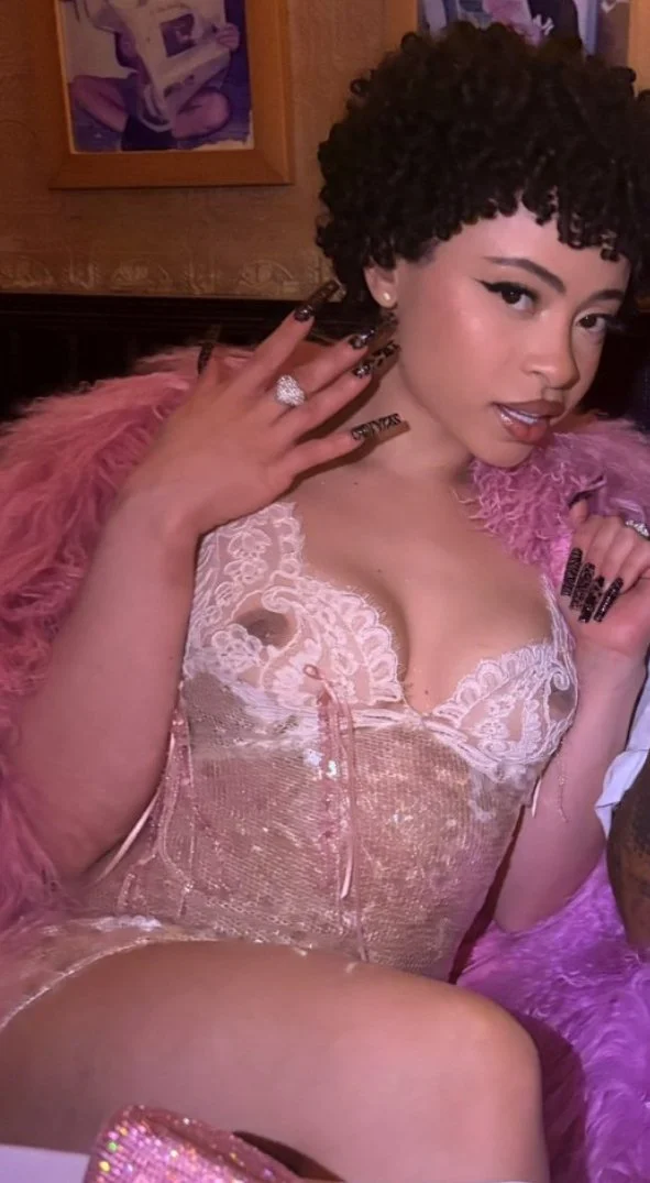 Ok so her dress ripped … image 4