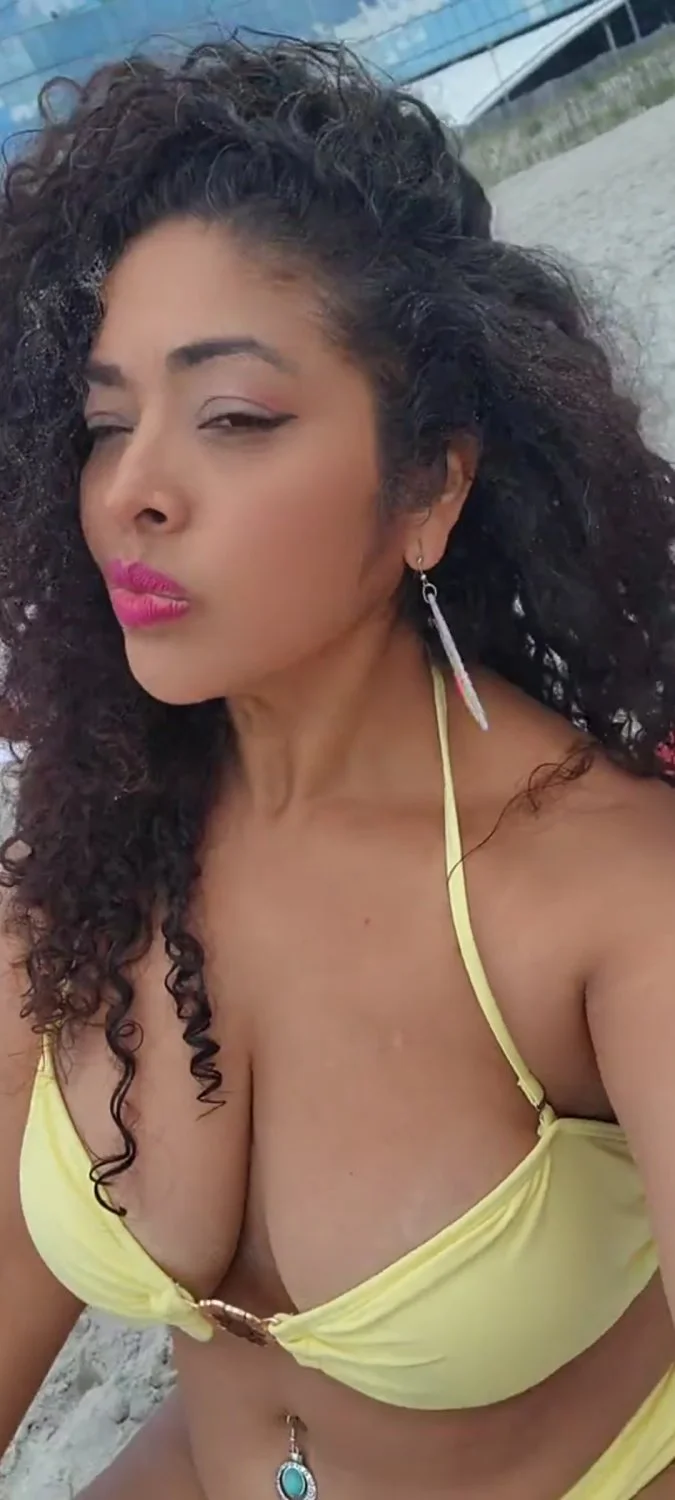 Milf juicy boobs main image