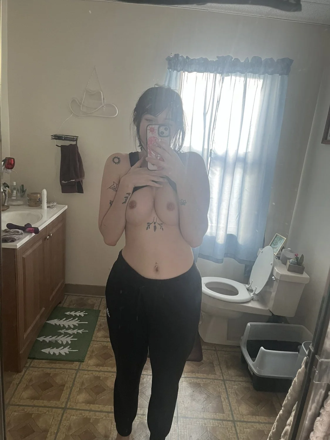 Sexy nerdy chick main image