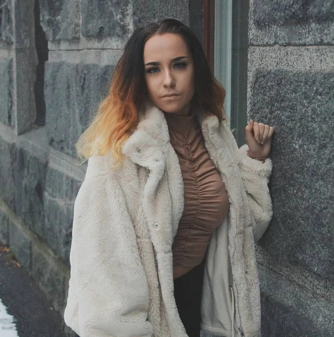 Sexy teen image 5