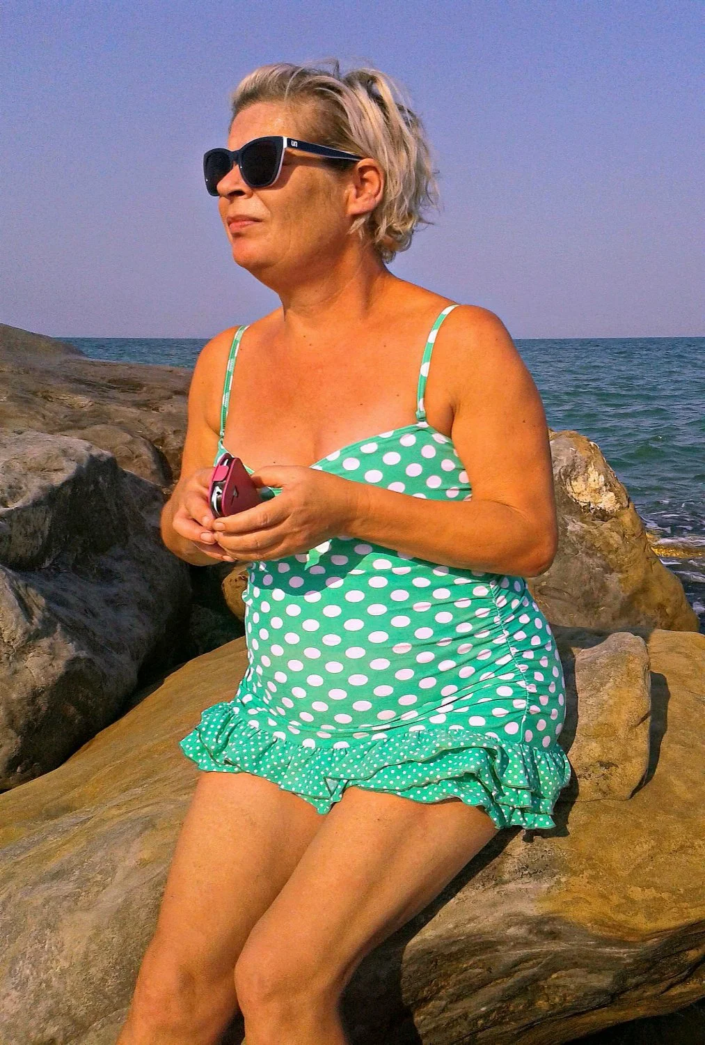 Proudly displaying my thick body and fat mummy tummy image 14