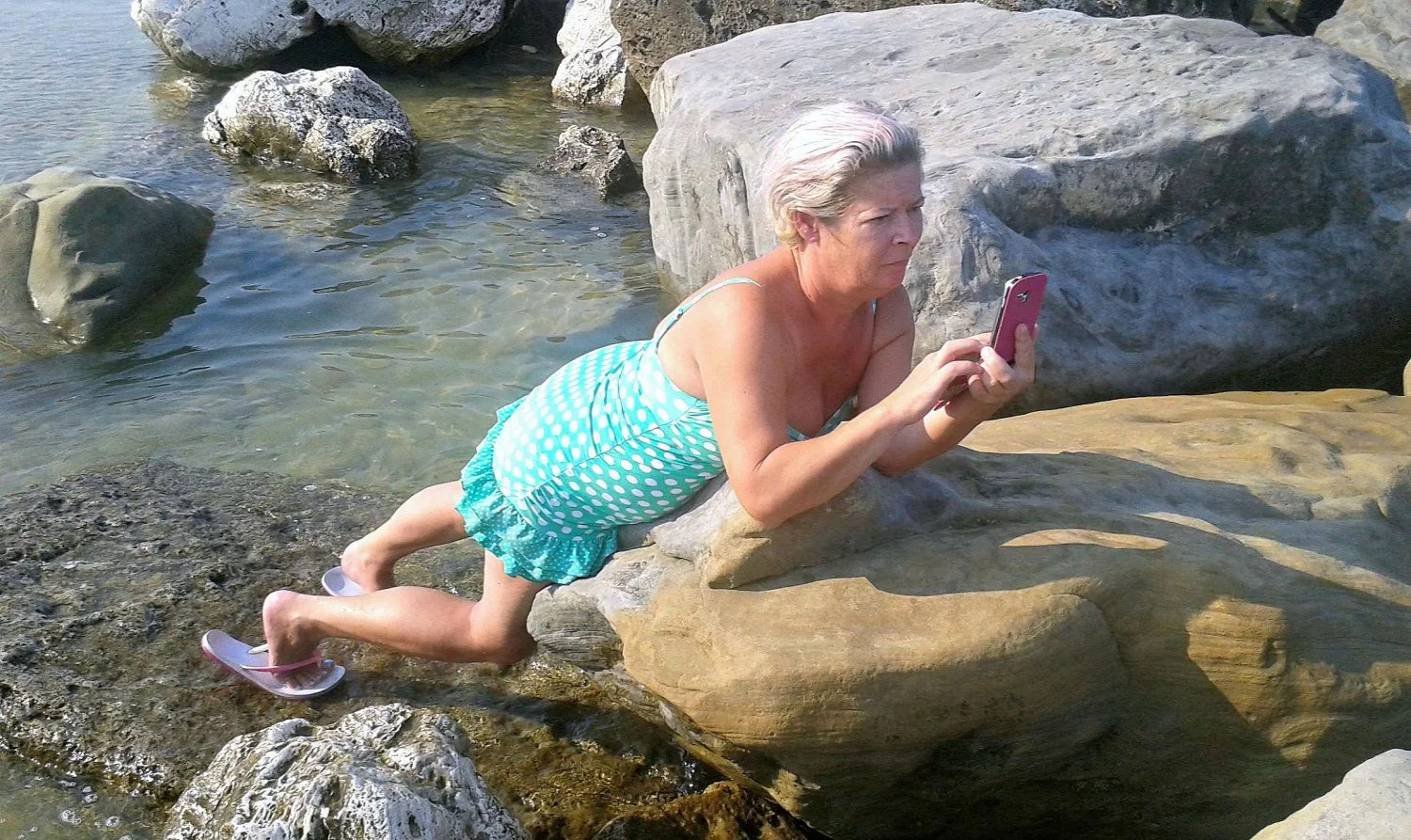 Proudly displaying my thick body and fat mummy tummy image 5