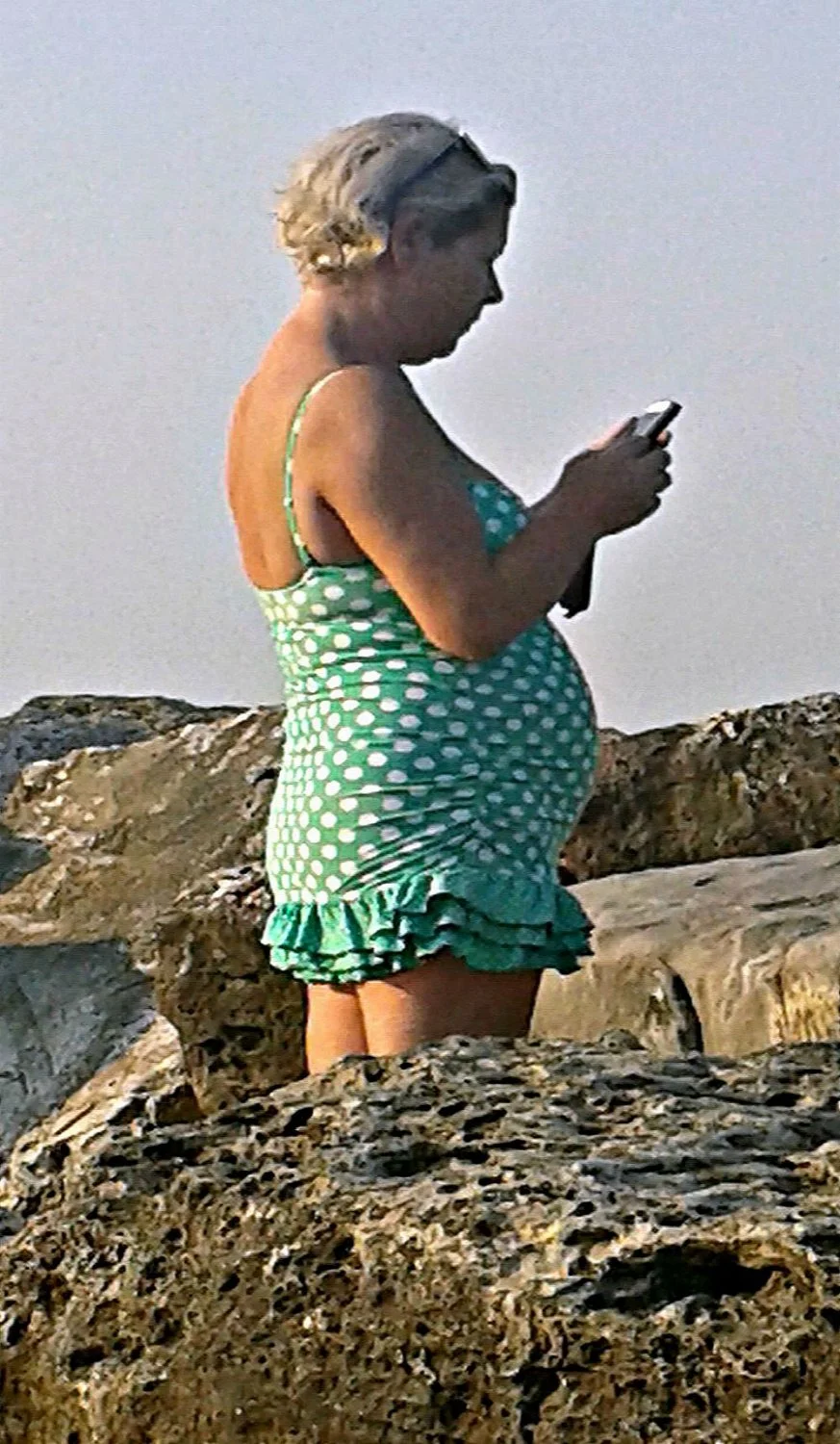 Proudly displaying my thick body and fat mummy tummy image 7