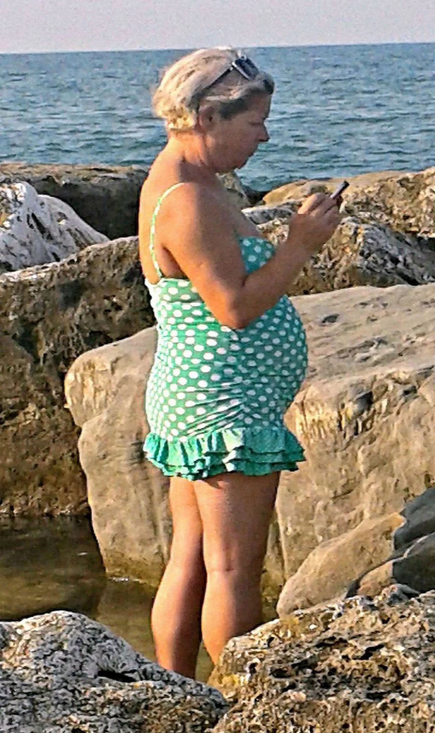 Proudly displaying my thick body and fat mummy tummy image 8