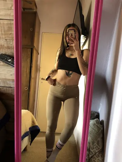 They squish my booty too much cover image