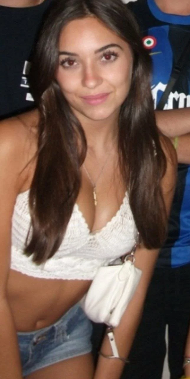 Lucia, putita de 18 exhibida por su amigo image 5