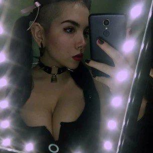 Nunca subestimes el poder de unas buenas tetas (Flor ch@løm) un espectáculo la tetona image 2