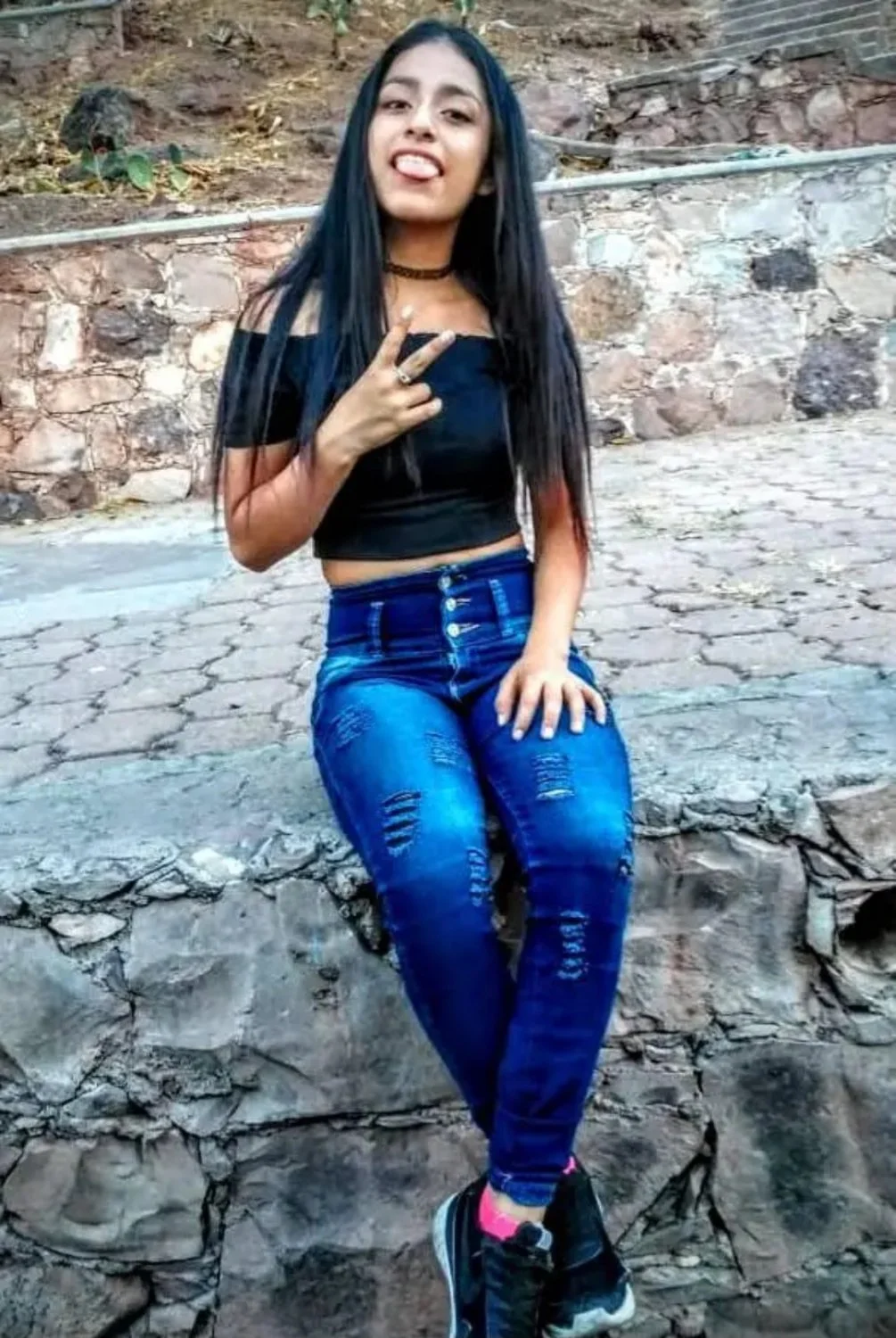 Amiga chaparrita y nalgona image 3