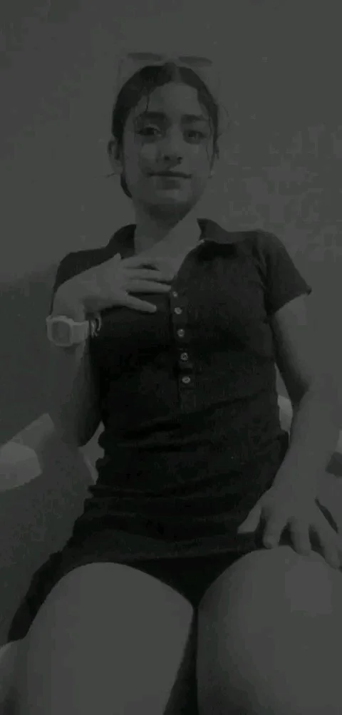 Amiga chaparrita y nalgona image 9