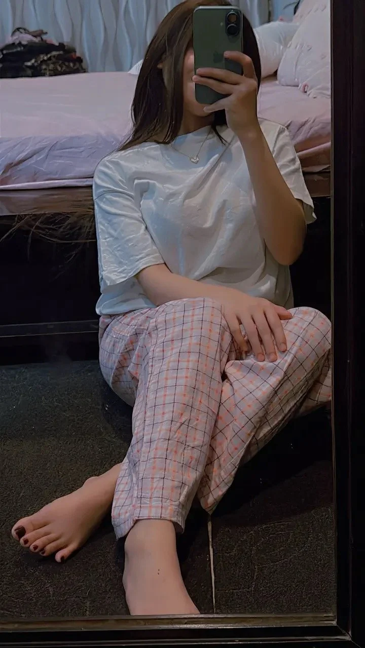 Slut girl love to show her cute feet image 2
