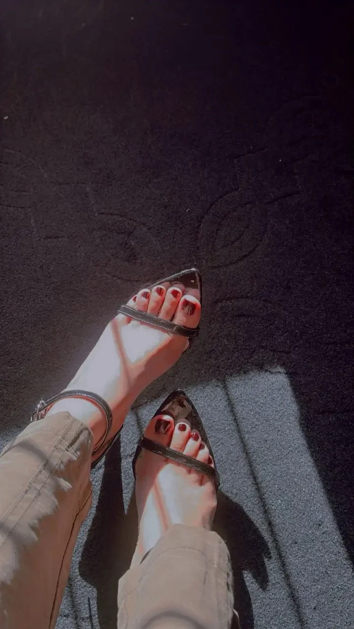 Slut girl love to show her cute feet image 3