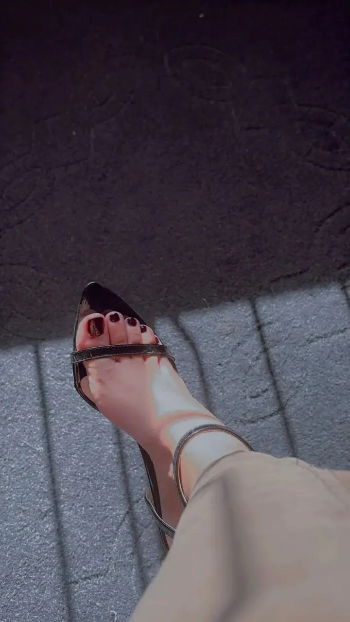 Slut girl love to show her cute feet image 6