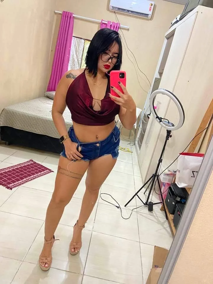 amateur latin show her pussy nude image 12