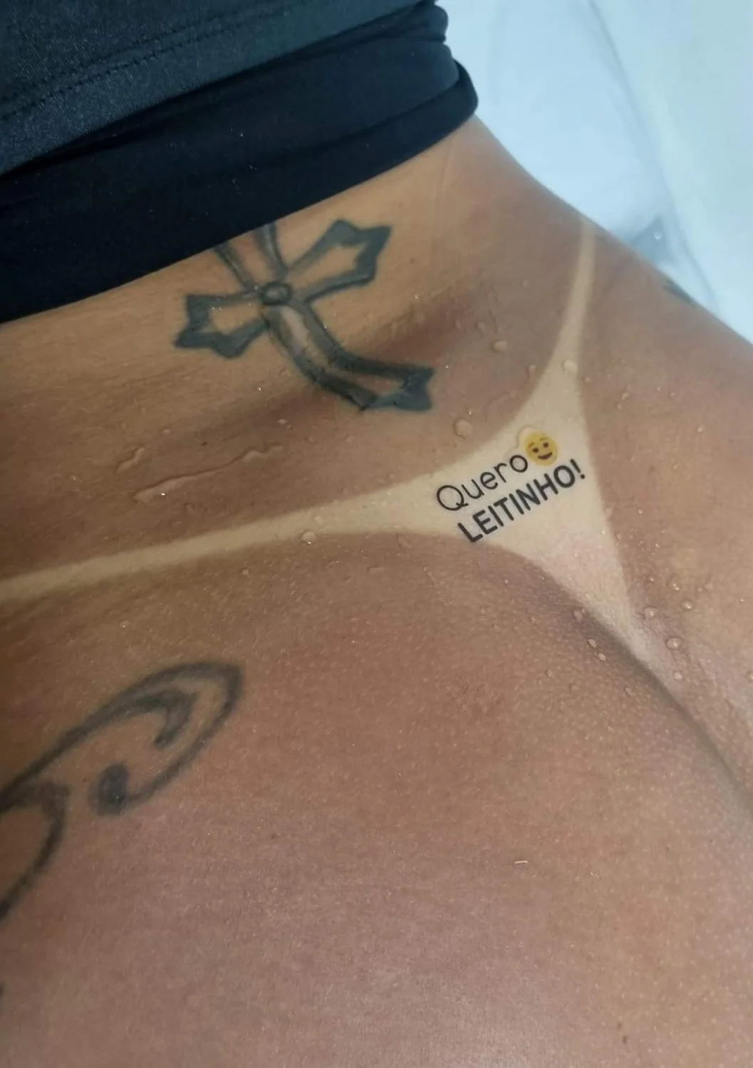 amateur latin show her pussy nude image 17