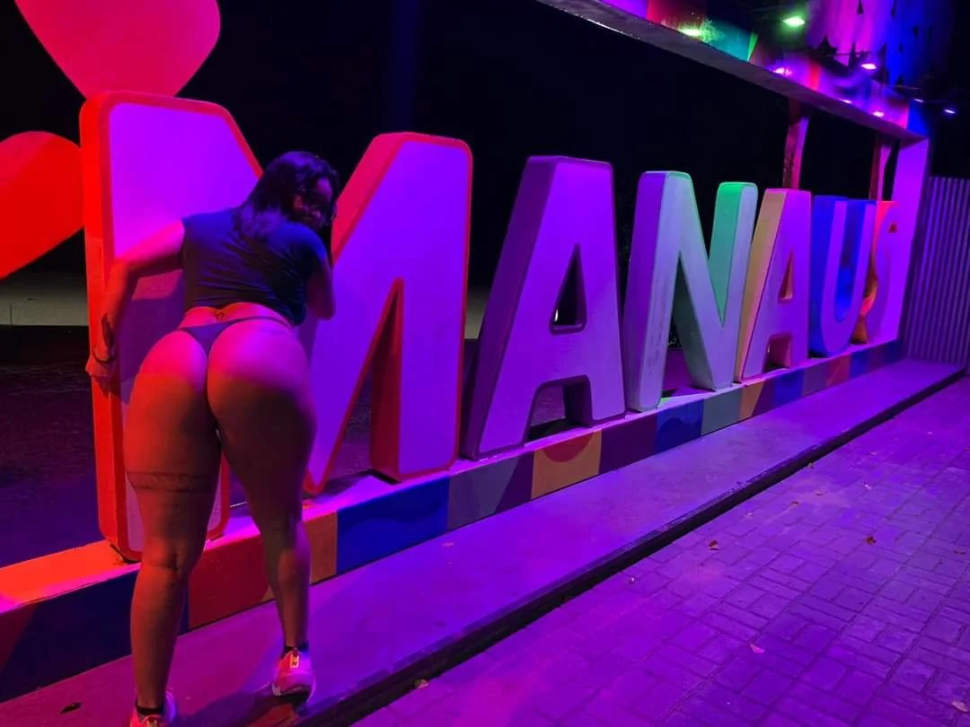 amateur latin show her pussy nude image 5