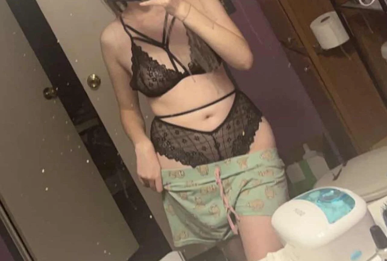 Riona Thomas 18 image 26