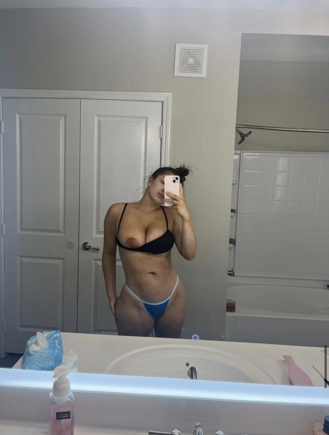 houstonhotti33 image 17
