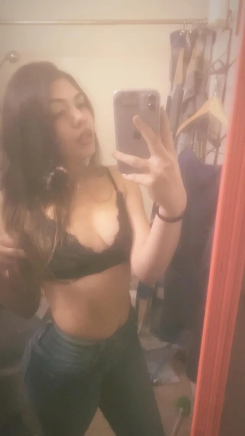 -Latina cuck wife leaked Snapchat- image 4