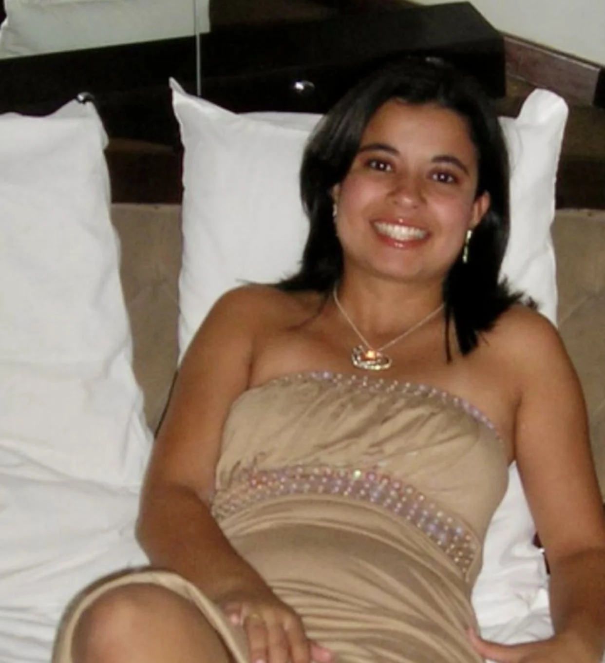 Amateur Wife main image