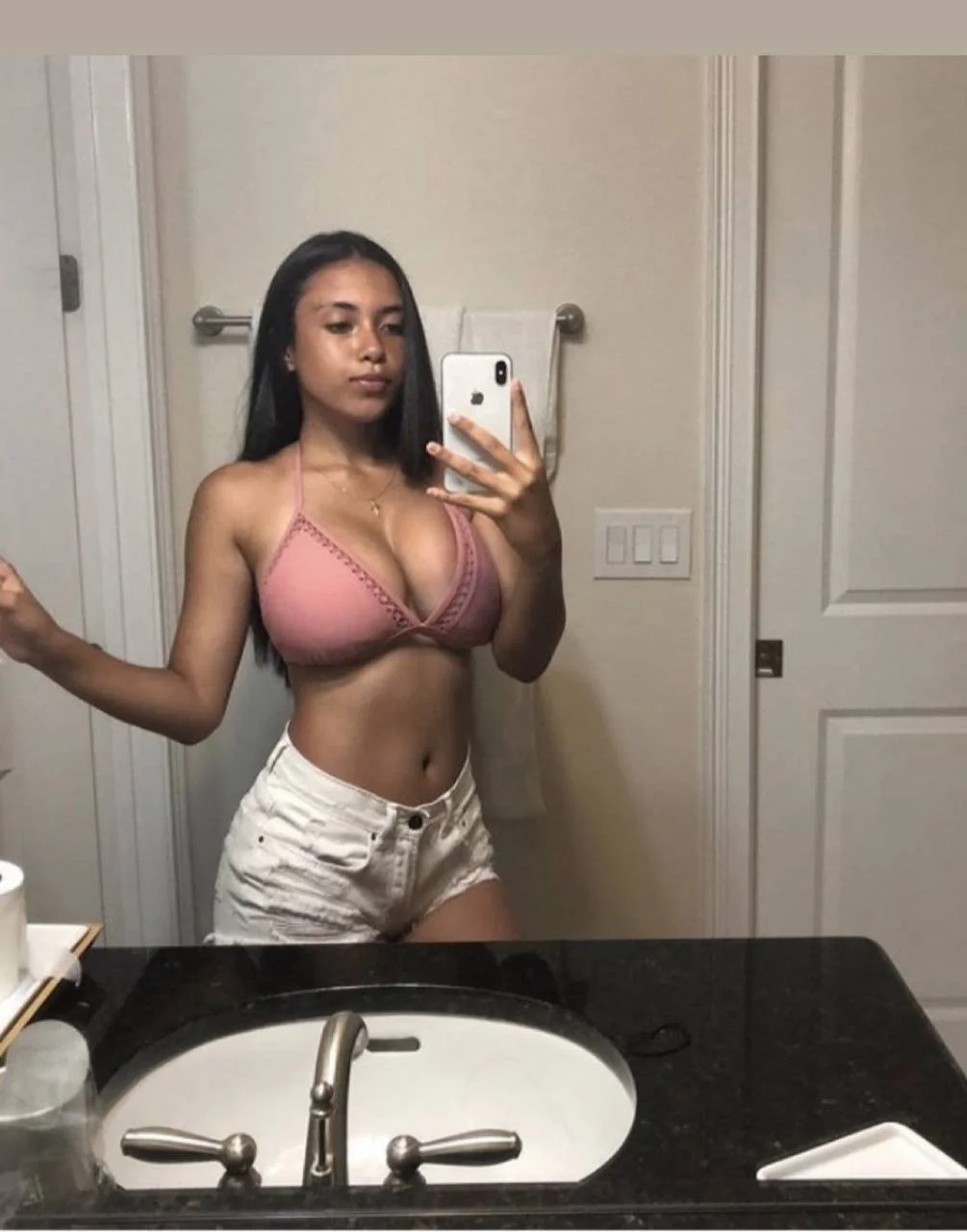 Cassidy F Latina Cow image 2
