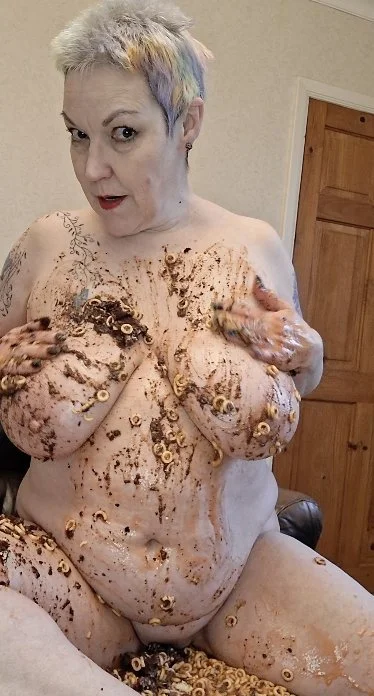 Hot UK Milf image 3