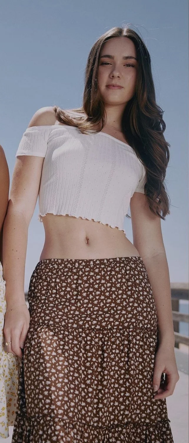 Brunette Model image 19
