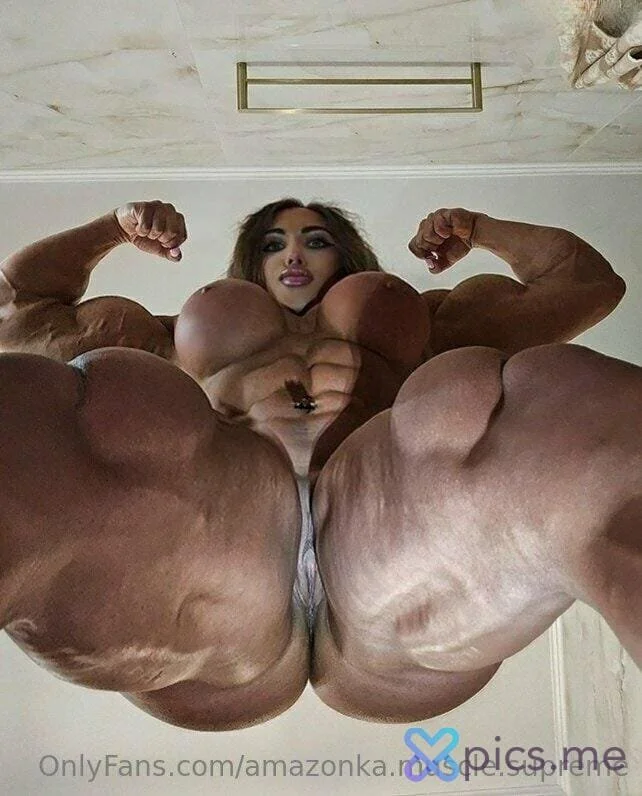 Naked bodybuilding & extreme muscular exhibitionism main image