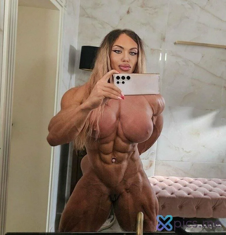 Naked bodybuilding & extreme muscular exhibitionism image 15