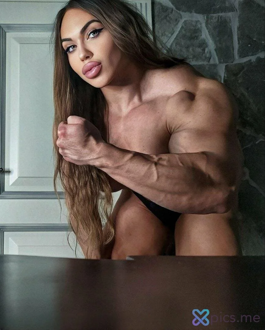 Naked bodybuilding & extreme muscular exhibitionism image 26
